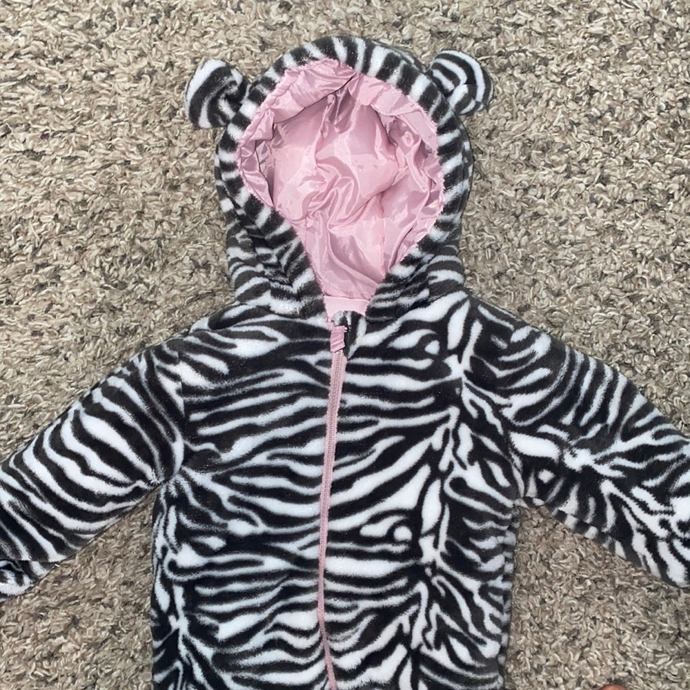New never worn baby fur outfitter